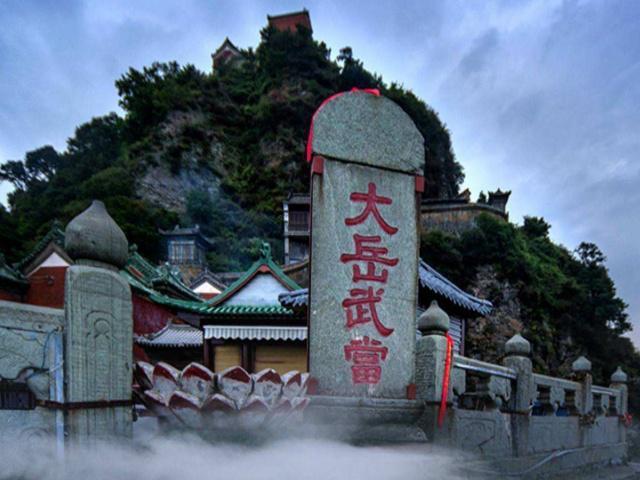 武当山金殿，全部构件在北京铸成，经长江和汉江运至武当山