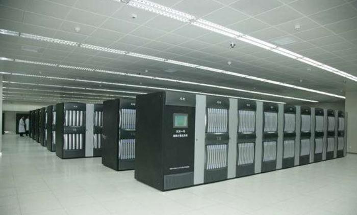 谁说超级计算机一定比人脑强？世界第4超级计算机被秒成了渣