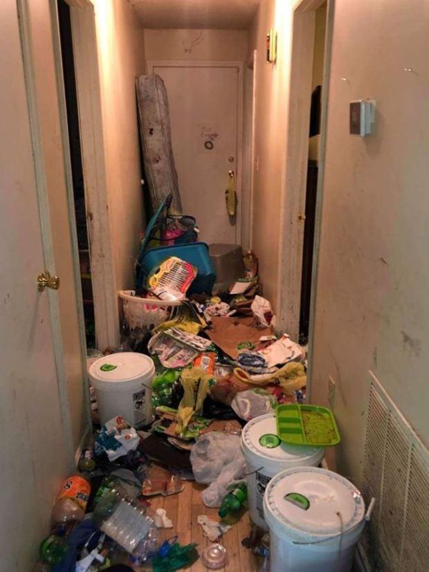 英国4娃家里垃圾遍地无处放脚，父母被控虐童
