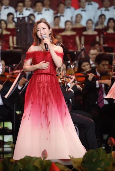 金美儿领唱中国电影百年音乐会 众星云集唱响《我和我的祖国》