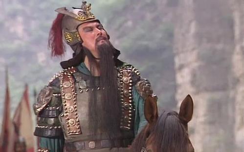 蜀汉大将关羽，为何被这么多人崇拜，他是一个合格的统帅吗？