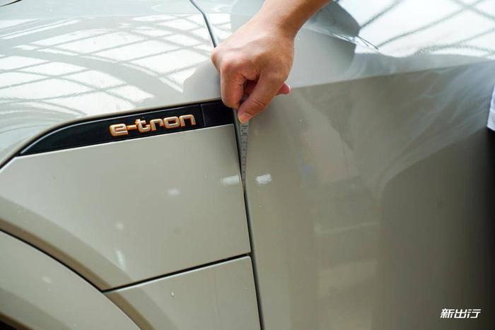 豪华品牌新能源车的做工如何 奔驰 EQC 对比奥迪 e-tron
