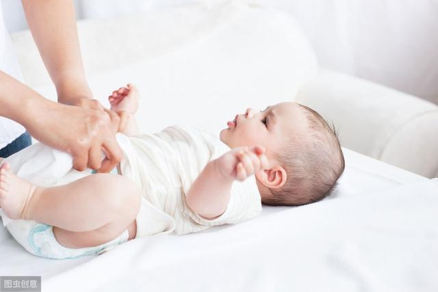 用“湿巾”给宝宝擦便便，以为可以消毒？医生：皮肤都过敏了