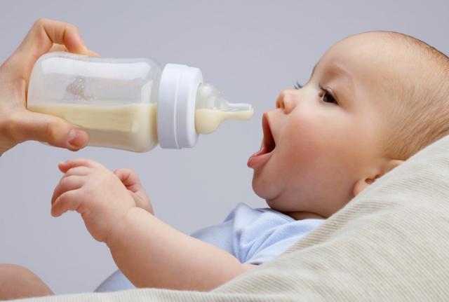 宝宝经常吐奶？可能是妈妈的喂养方式出了错，过来人建议很实用