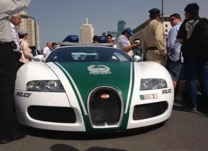 看完各国警车涂装，原以为迪拜最霸气最气派，最后还是咱的最威武