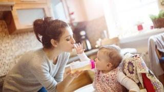 冬季给宝宝喂奶必备的温奶技巧及注意事项，妈妈们的必学点！