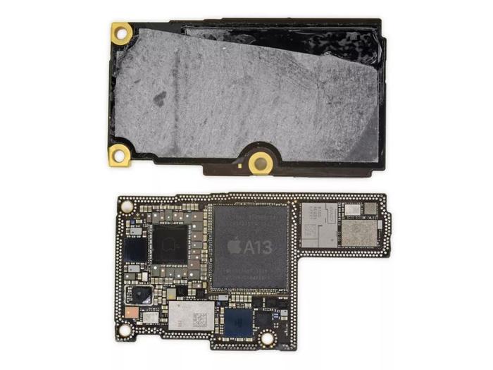 iPhone 11 Pro 拆解，主板更小了、确有反向无线充电模组！