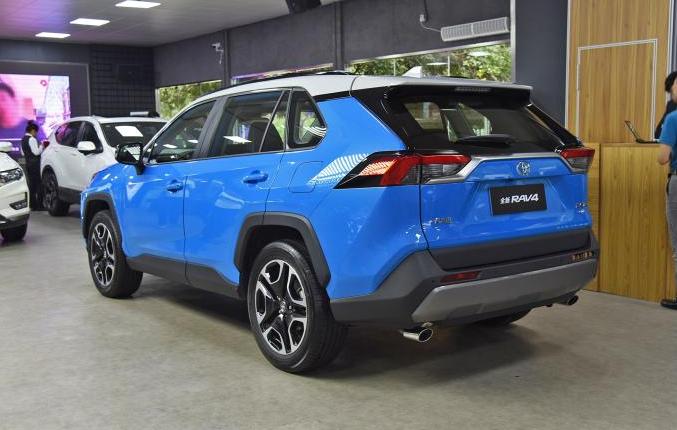 RAV4荣放部分车型开启预售！轴距2690mm预售20万元起 配2.0L