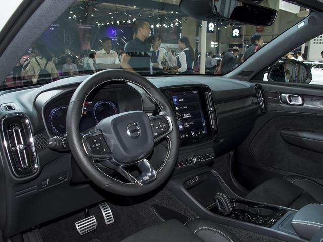 入门级豪华SUV，国产沃尔沃XC40售26.48万起，好产品，难翻身