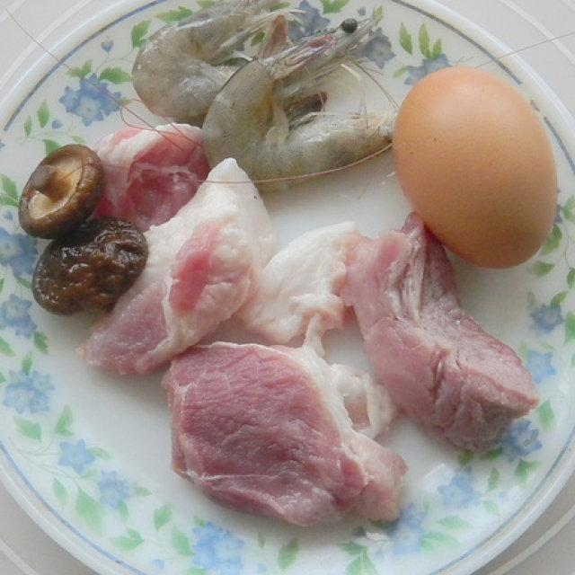 鲜虾窝蛋蒸肉泥，做法简单，鲜香味美，非常适合小朋友食用