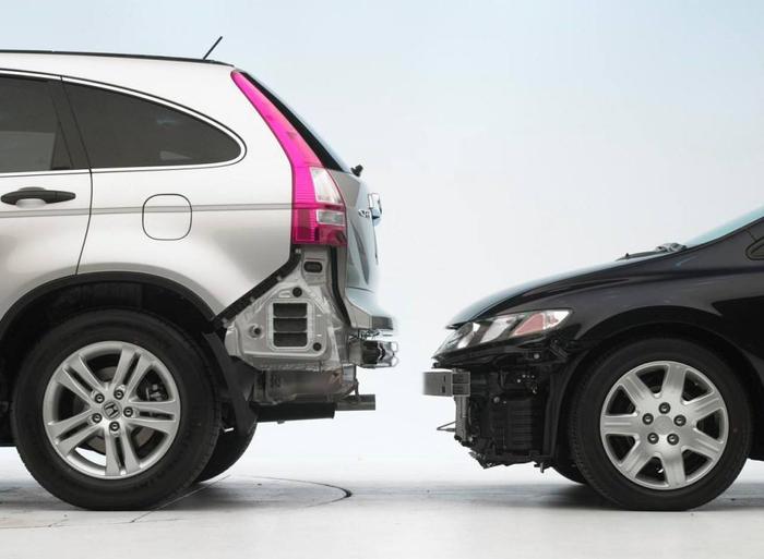 SUV和轿车相比，到底谁更安全呢？