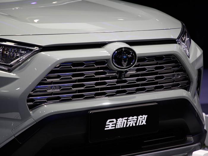 预售20.00万起，全新一代丰田RAV4荣放开启预售，10月上市