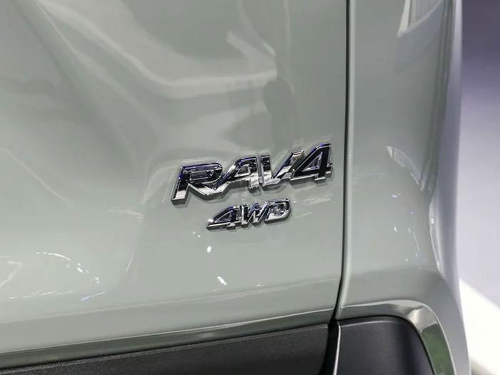预售20.00万起，全新一代丰田RAV4荣放开启预售，10月上市
