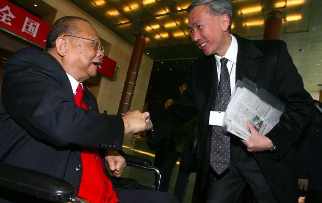 他当了十年新加坡首富，身家850亿，今67岁仍敢上街支持香港