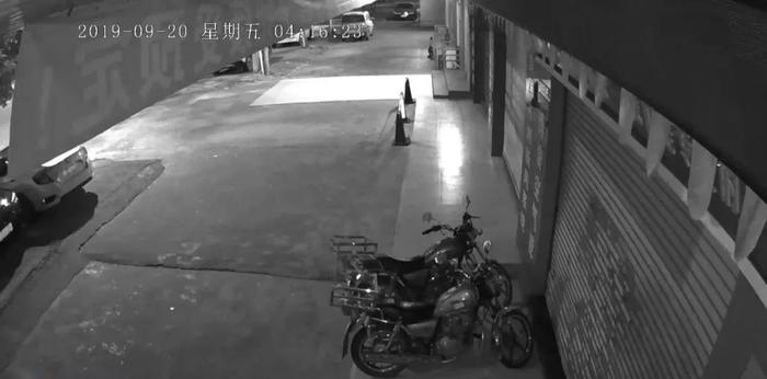 潮州大道中段出现窃贼深夜作案，竟然15分钟内连盗两辆摩托车