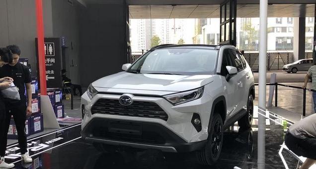 RAV4换代后价格大涨，这或许是它犯得最大的一个错误