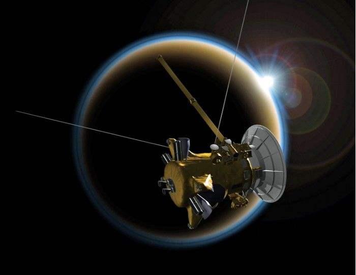 卡西尼号拍到土卫八上奇怪的“焊接”痕迹，长达16000米
