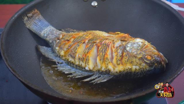罗非鱼的新吃法，不蒸不炖汤，简单美味又馋人，做法很简单！