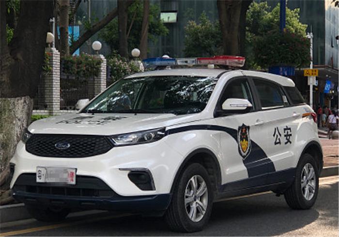 中国警车又添“新衣”，除福特领界外，还有奇瑞，一亮相就很吸睛