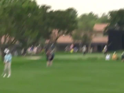 视频-那些年老虎救的球 伍兹棘手球位救球集锦