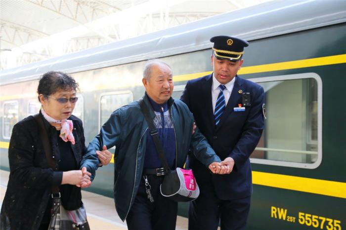 吉林“群众号”列车与新中国同龄，是全国第一个进京的“慢车”