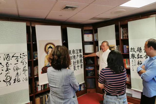 艺术家马孟杰、马丽亚父女在美国讲学办展传播中国文化