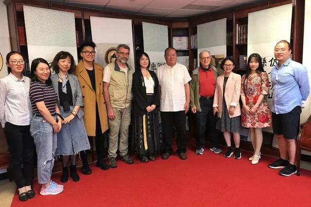 艺术家马孟杰、马丽亚父女在美国讲学办展传播中国文化