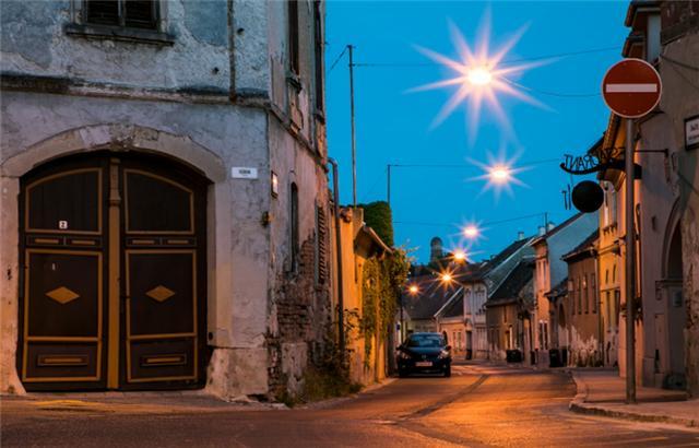 欧洲最美小镇肖普朗，浓缩匈牙利历史人文精华，居民却没有夜生活