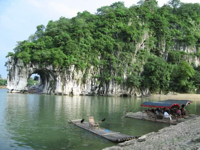 桂林和张家界相比，哪一座城市更适合旅游？网友：更喜欢张家界