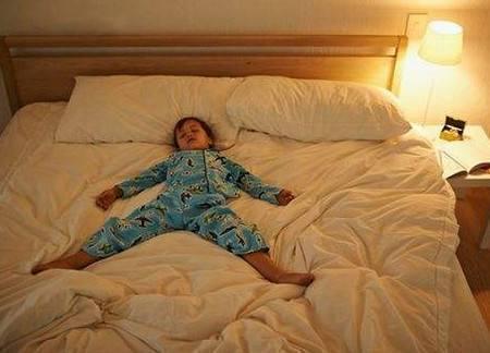 孩子睡觉时有这三个习惯，以后可能无缘大长腿，宝妈要做好监督
