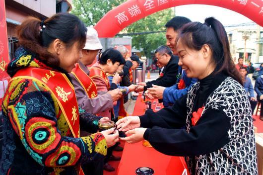 朝阳五金装饰建材市场成功举办“花好月圆 感恩敬老”活动