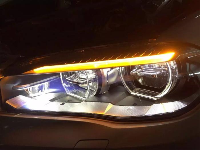 以前豪车专属，现在7万多的车就有配，LED大灯一定更好？
