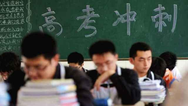 国内顶尖985高校“发飙”，一次性清退68个大学生，包括42个博士