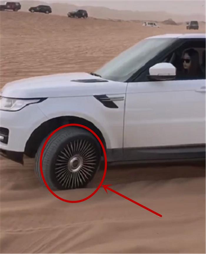 百万路虎在阿拉善冲沙，改“悬浮式”轮毂，行驶时，轮子没动似的
