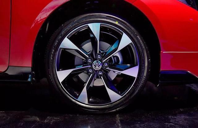 最帅丰田“卡罗拉”亮相，红色车身+专属套件，配1.8升发动机！