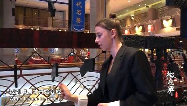 热辣之旅！美女“洋网红”打卡解放碑重庆火锅料理博物馆