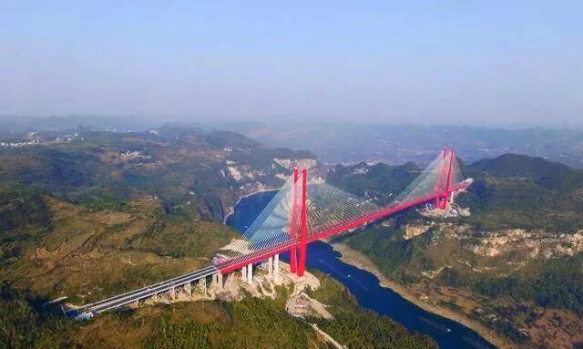 贵州四条最美自驾公路，一路峡谷深流，一路峰林田野，如在画中游