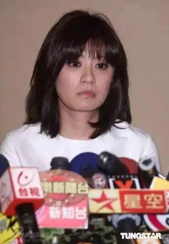 正当红闪婚生女，出轨国民好爸爸被抓，她又找了个小弟弟？