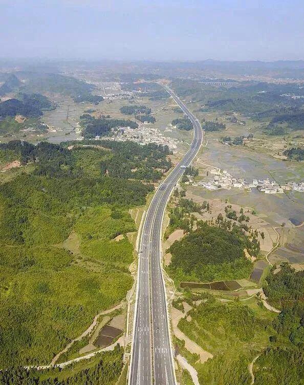 贵州四条最美自驾公路，一路峡谷深流，一路峰林田野，如在画中游