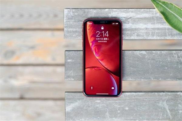 iPhoneXR跌至“退场价”，华为三星遭阻击，网友：无奈了
