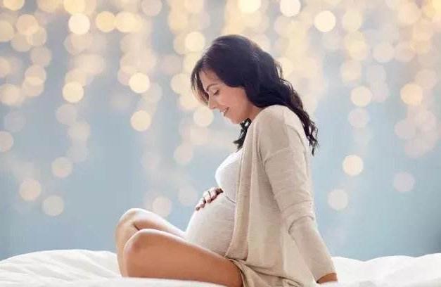 女子怀孕8个月早产，只因在孕期有这些“癖好”，医生：自作自受