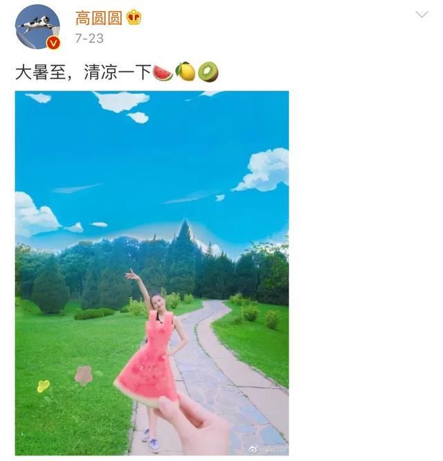 高圆圆首度带女儿外出，探班赵又廷的甜蜜之外，她的苗条更抢眼