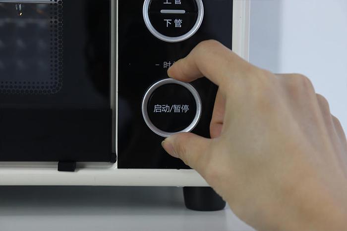 精灵语音智控，专业烘焙更省心：海氏i3智能烤箱体验