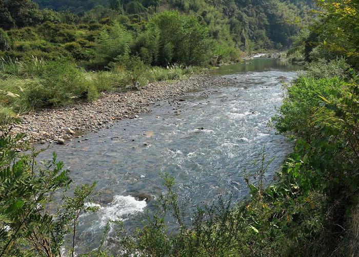 王羲之后裔居住地，四面环山，人去屋空