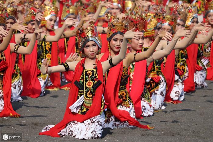 班尤旺吉海岸——1350人表演的舞蹈成为印度尼西亚的旅游景点之一
