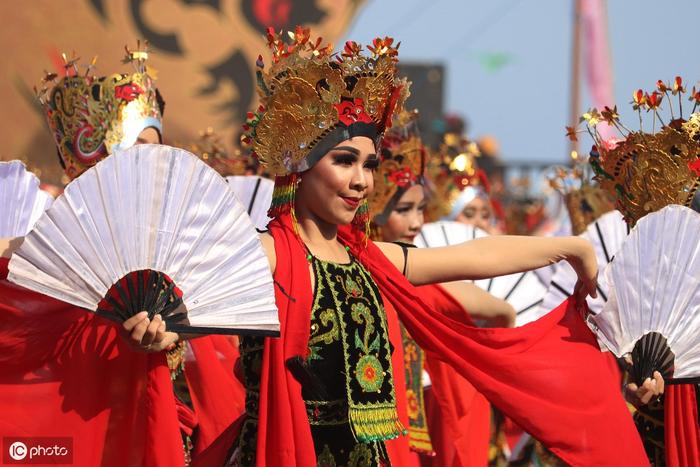 班尤旺吉海岸——1350人表演的舞蹈成为印度尼西亚的旅游景点之一