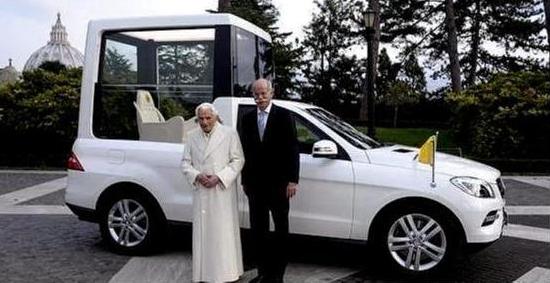 梵蒂冈教皇的奢侈生活，一辆迈巴赫2500万另一辆定制奔驰全球唯一