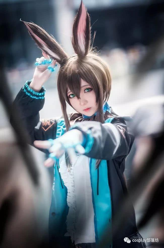 cos：明日方舟，兔耳小姐姐阿米娅的场照