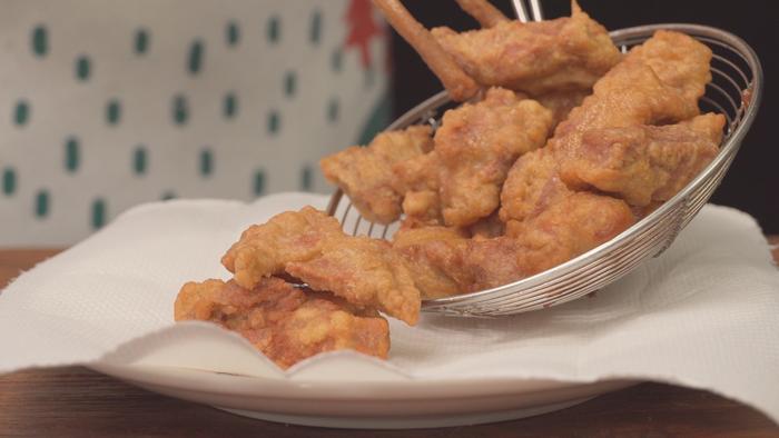 「在家吃饭」现炸小酥肉，三下两下带着烫就下肚了