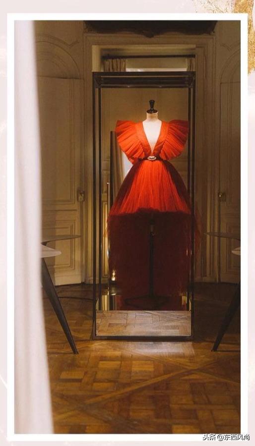 超模Kendall亲身示范，Giambattista Valli×H&M限量红色长裙